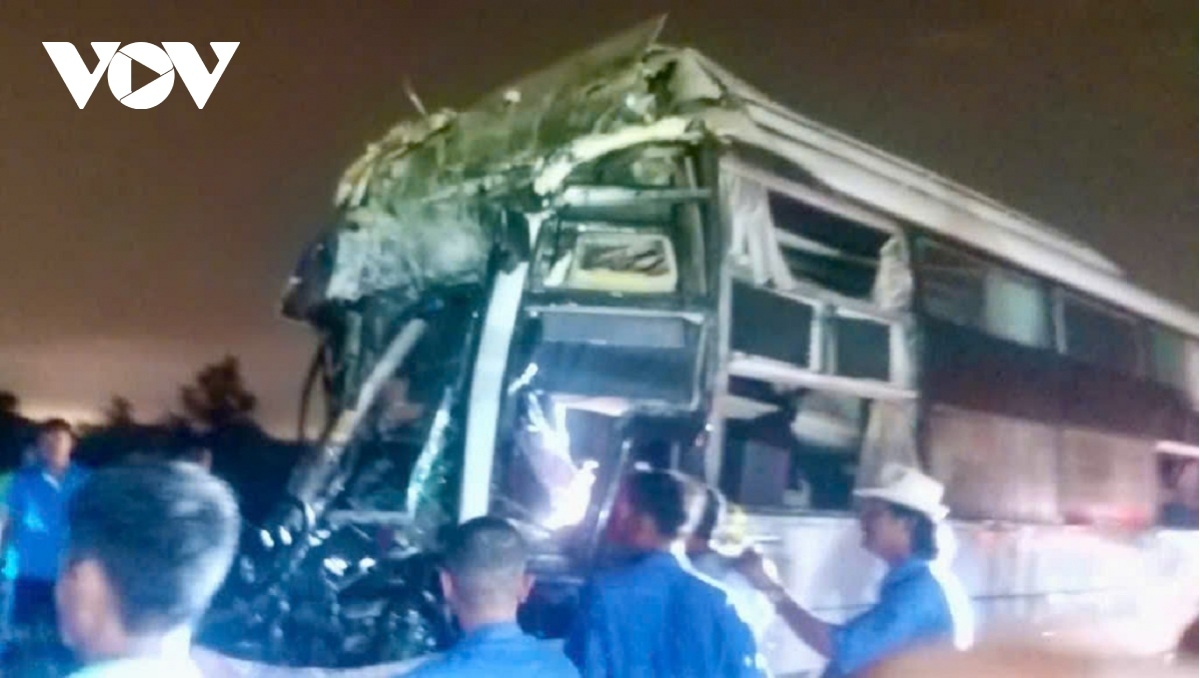 One killed, 12 injured in sleeper bus vs container truck collision